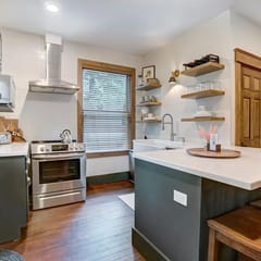 Pet/Family Friendly Home for 9+
