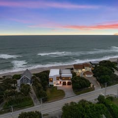 Melbourne Beachfront Pool & rooftop deck Sleeps 20