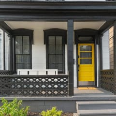 Walkable to Downtown! Home for 7!