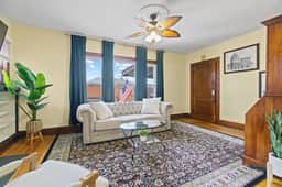 Chic Apt 5 blocks from Downtown w/Parking - Image 3