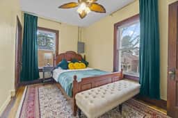 Chic Apt 5 blocks from Downtown w/Parking - Image 4