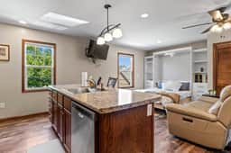 Downtown Studio w/Jacuzzi and Game Room! - Image 5