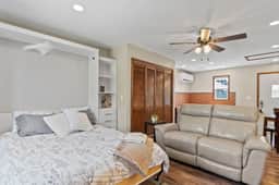 Downtown Studio w/Jacuzzi and Game Room! - Image 4