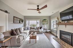 Family Home, Hot Tub, Near Whiskey Row - Image 2