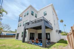 Spacious Beach Retreat, Sleeps 10 | Walk to Gulf - Image 4