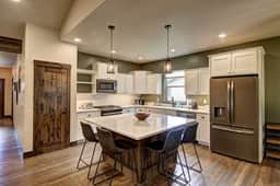 Queen Room, Shared Bath | Near Airport & Glacier NP - Image 4