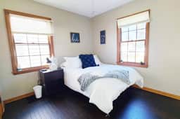 Cozy bedroom B in cute neighbourhood W Free Wi-Fi - Image 2