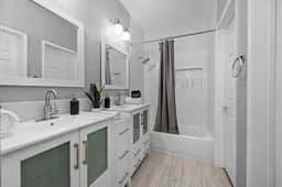 Elegant Touches Home for 6 w/Covered Free Parking - Image 5