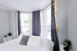 Pet Friendly 2 Bd Apt w/backyard near Downtown - Image 3