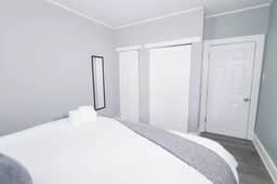 Pet Friendly 2 Bd Apt w/backyard near Downtown - Image 4