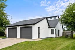 Luxury Condo w/Attached Garage - Image 2