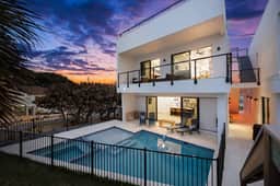 Melbourne Oasis: Beach access, pool & rooftop deck - Image 2