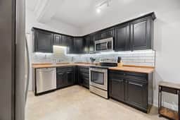 Historic Mansion Apartment 1 W Many Amenities. - Image 2
