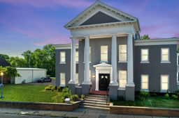 Historic Mansion Apt 2 in Downtown w/Free Parking - Image 3