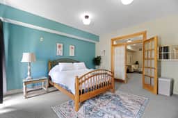 Historic Mansion Apt 2 in Downtown w/Free Parking - Image 2