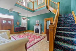 Historic Mansion Apt 2 in Downtown w/Free Parking - Image 5
