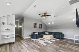 Historic Mansion Penthouse Apt w/CityViews - Image 5