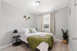 Downtown Apt w Free Parking near Electric Works - Image 3
