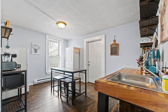 Pet-Friendly One-Bedroom Apartment in Downtown - Image 5