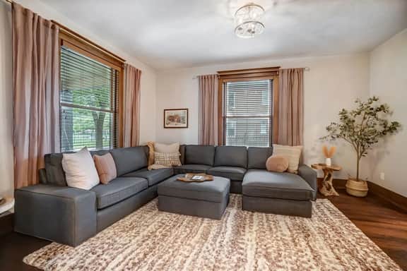 Pet/Family Friendly Home for 9+ - Image 4
