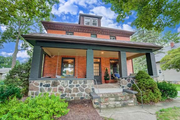 Pet/Family Friendly Home w/Master Loft - Image 5