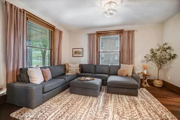 Pet/Family Friendly Home w/Master Loft - Image 3
