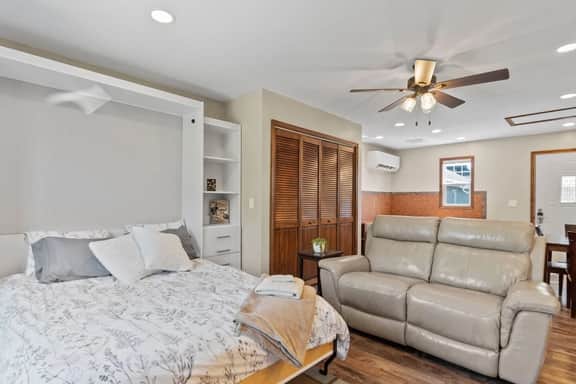 Downtown Studio w/Jacuzzi and Game Room! - Image 4