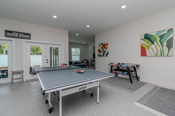 Spacious Beach Retreat, Sleeps 10 | Walk to Gulf - Image 5