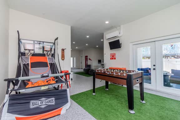 3 Blocks to Redington Beach | Sleeps 10, 6BR - Image 2