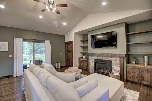 Queen Room, Shared Bath | Near Airport & Glacier NP - Image 3