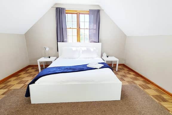 Cozy attic bedroom in cute neighbourhood - Image 2