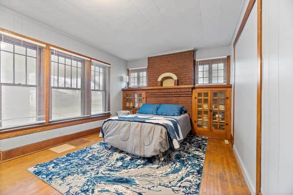 Cozy Essentials Apt in Downtown FW - Image 2