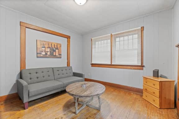 Cozy Essentials Apt in Downtown FW - Image 5