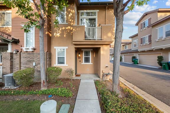 Elegant Touches Home for 6 w/Covered Free Parking - Image 2