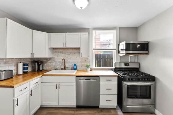 Chef's 1Bd · Pet Friendly, Parkview & Downtown - Image 2