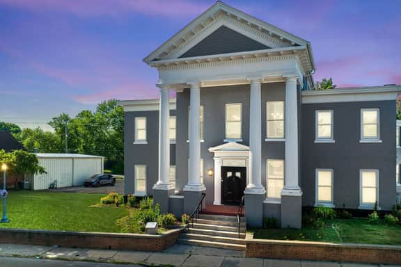 Historic Mansion Apt 4 w/Ping-Pong & Free Parking - Image 5