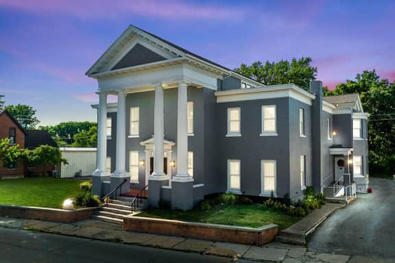 Historic Mansion Penthouse Apt w/CityViews - Image 3