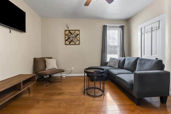 Pet Friendly Apt w/ Fenced Yard - Image 3