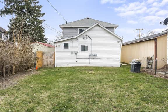 Pet Friendly Apt w/ Fenced Yard - Image 5