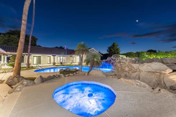 Pickleball Paradise Villa, Sleeps 22, Heatable Pool - Image 3