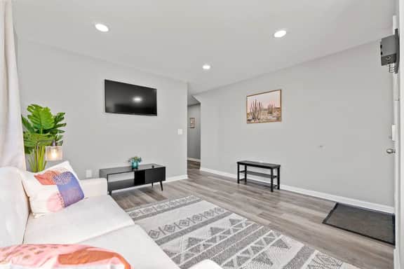 Downtown Apt w Free Parking by Electric Works! - Image 5