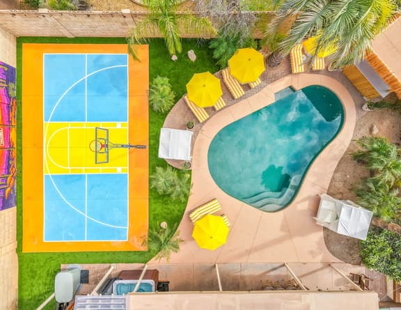 Heated Pool, Spa, Sauna, Mini Golf, Pickleball - Image 1