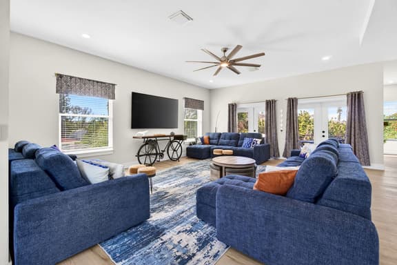 Family Beach Home, Sleeps 10, Short Walk to Gulf - Image 1