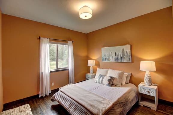 Queen Room, Shared Bath | Near Airport & Glacier NP - Image 1