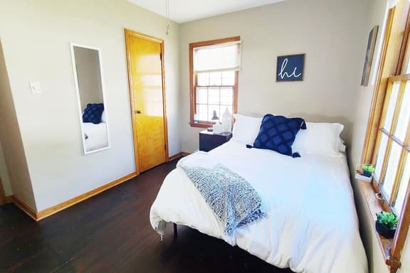 Cozy bedroom B in cute neighbourhood W Free Wi-Fi - Image 1