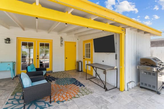Old Town Oasis • Private Pool • Walk to Nightlife - Image 1