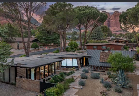 Grand Desert Jewel: Hot Tub, Views & Sauna - Image 1