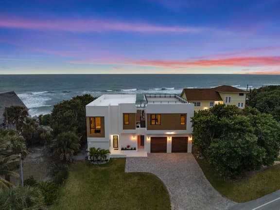 Melbourne Oasis: Beach access, pool & rooftop deck - Image 1