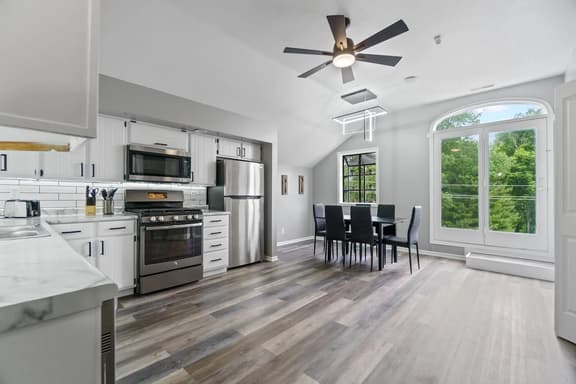 Historic Mansion Penthouse Apt w/CityViews - Image 1