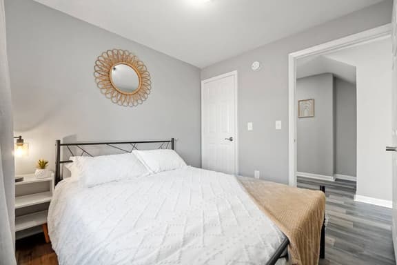 Downtown Apt w Free Parking by Electric Works! - Image 1